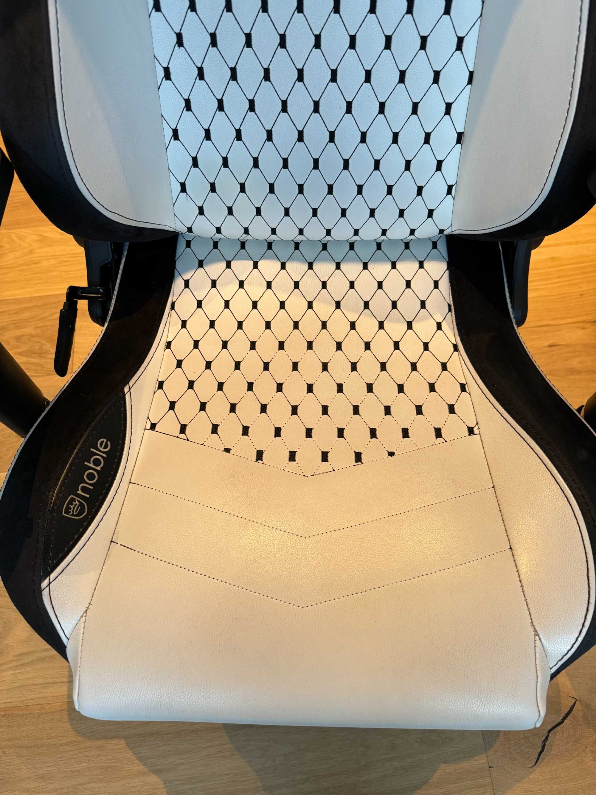 Cadeira noblechairs EPIC PU Branco / Preto