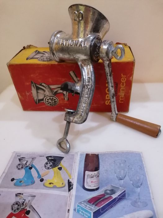 Picador de carne manual SEM USO marca Spong muito ANTIGO