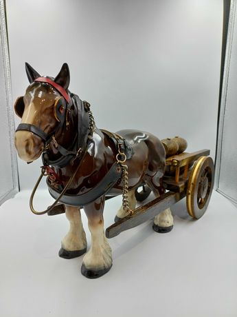 Śliczna duża angielska porcelanowa figurka koń z wozem