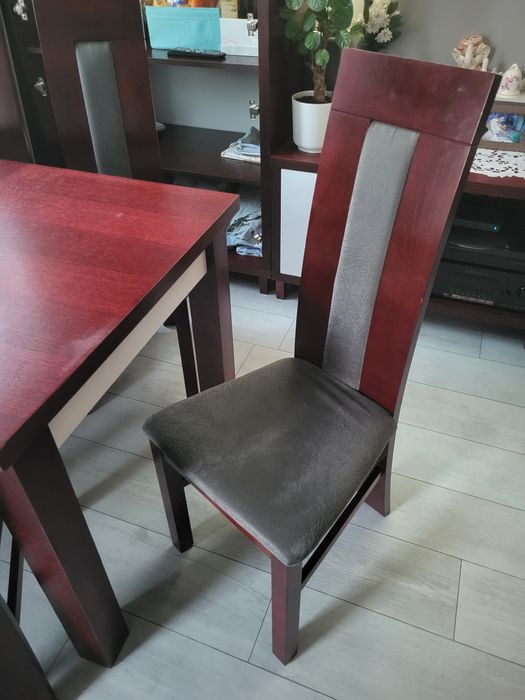 Stół rozkładany i 6 krzeseł