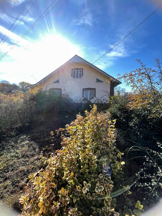 Садиба з власним ставом у м.Тлумач