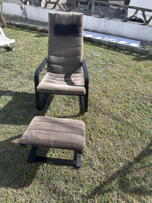 Poltrona com repouso de pés Ikea Poang