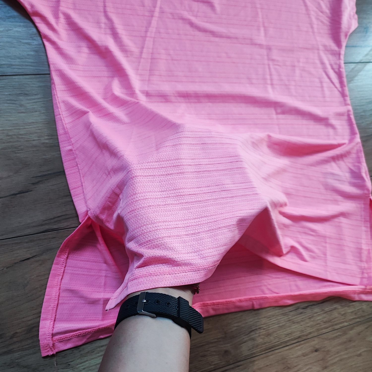Różowa neonowa bluzka sportowa fitness D