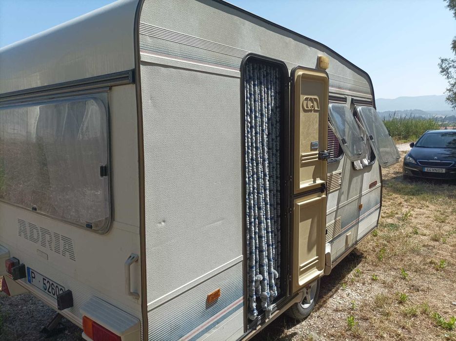 Caravana Adria Linea em muito bom estado