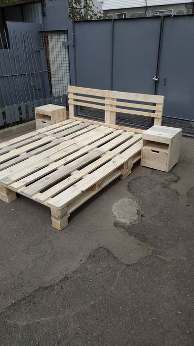 Ліжко з піддонів. Меблі з піддонів. Диван з піддонів