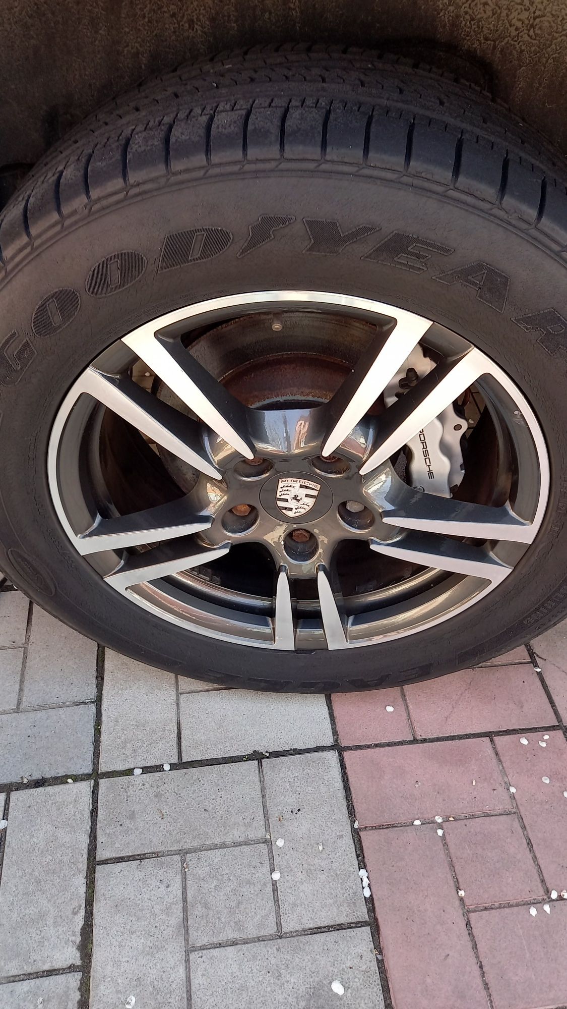 Колеса диски R-18 5×130резина 255/55/18 Порше Кайен Панамера Туарег Q7