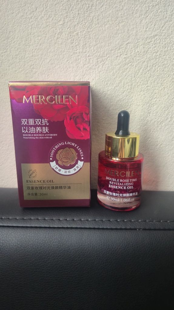 Koreańskie serum różane do twarzy z płatkami róży 30 ml