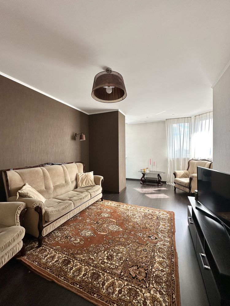 Продаж 2к квартири. 75.4м2. Роздільна. Вадима Гетьмана 1В. Шулявська