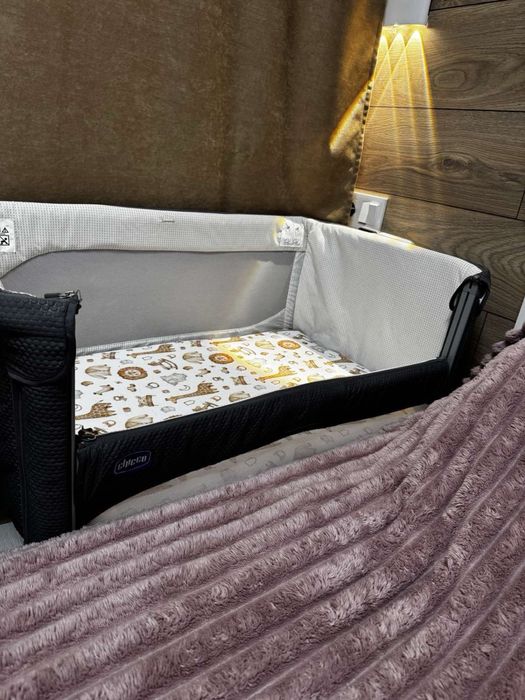 Приставная детская кроватка Chicco next to me