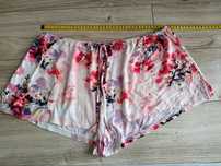 Krótkie spodenki rozciągliwe w kwiaty plus size 44-46