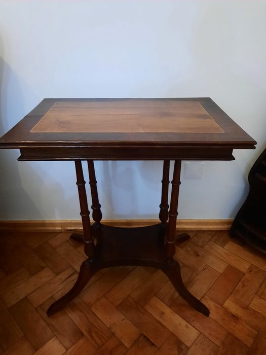 Mesa antiga em madeira nobre