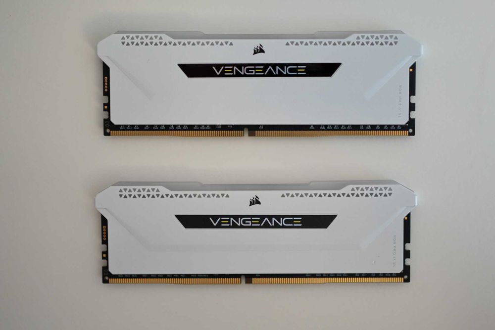 Corsair Vengeance RGB Pro SL White– 32 GB (2x16 GB) DDR4 3200 MHz CL16