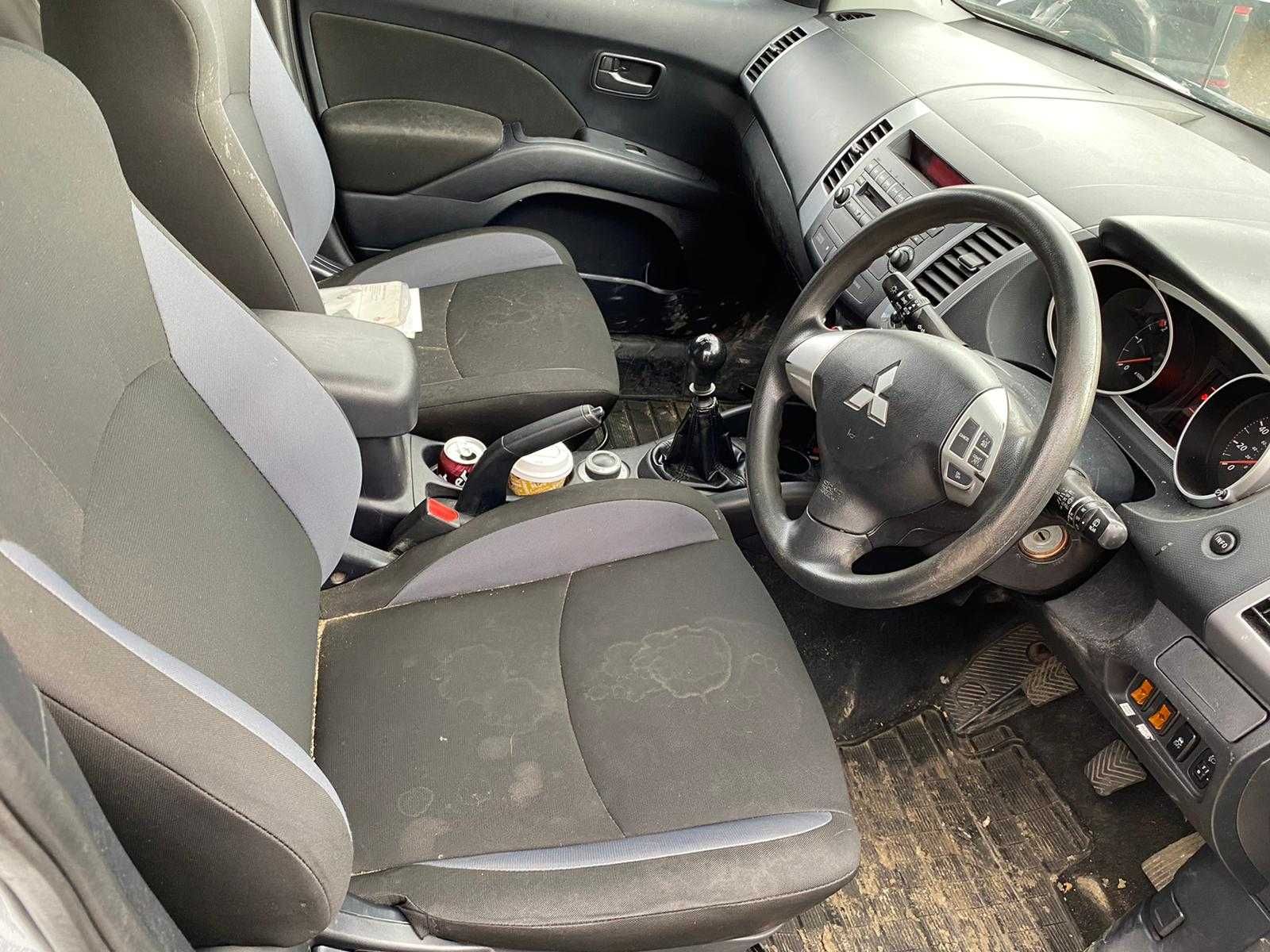 Кузов Кузовние запчасти для Mitsubishi Grandis 2009p