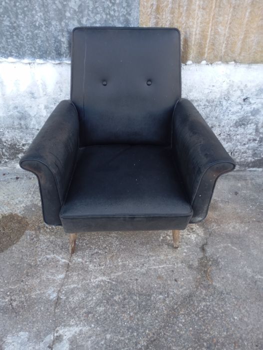 Vendo este sofá muito bonito bom estado