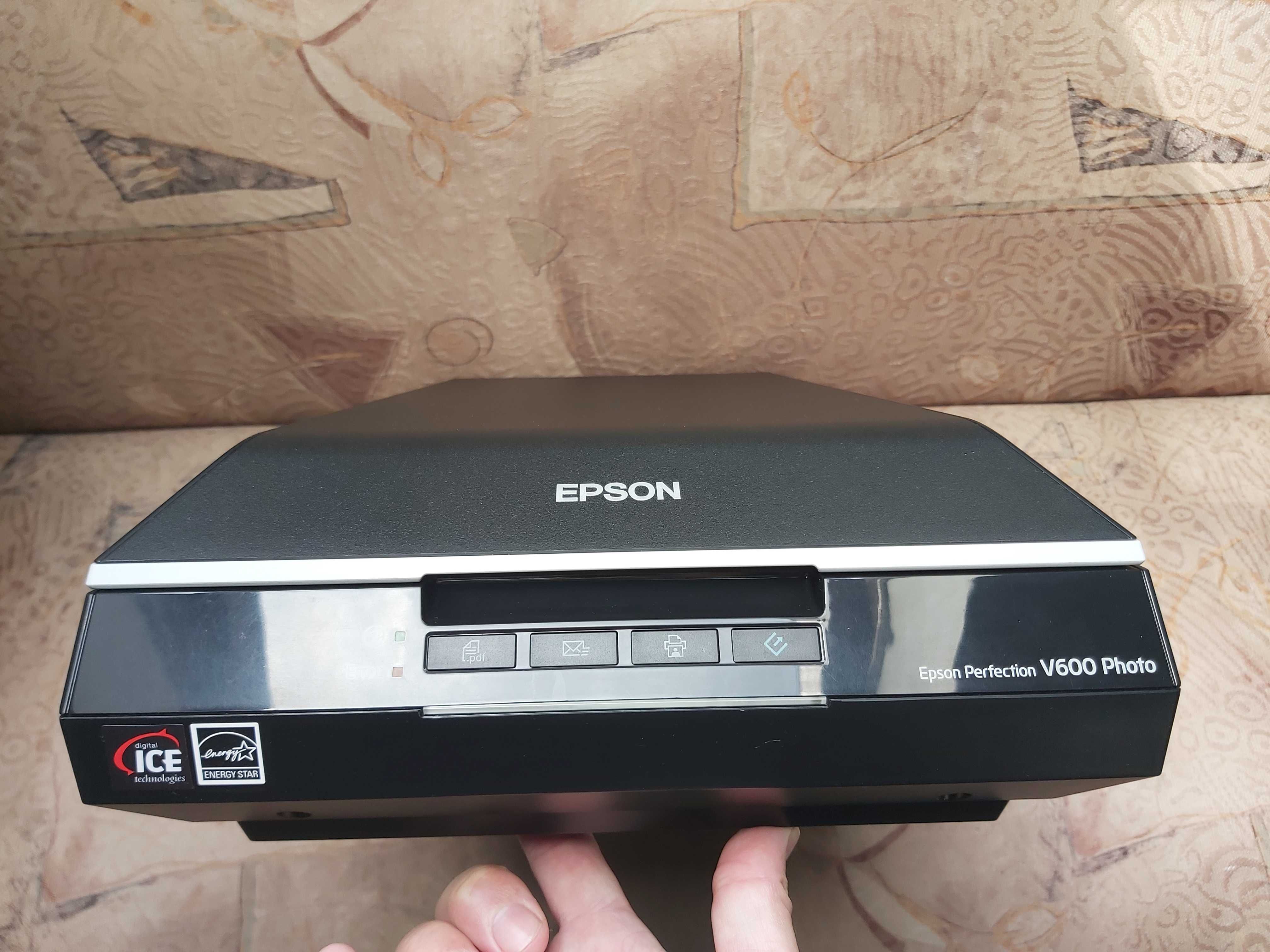 Skaner filmowy Epson V600, świetny stan