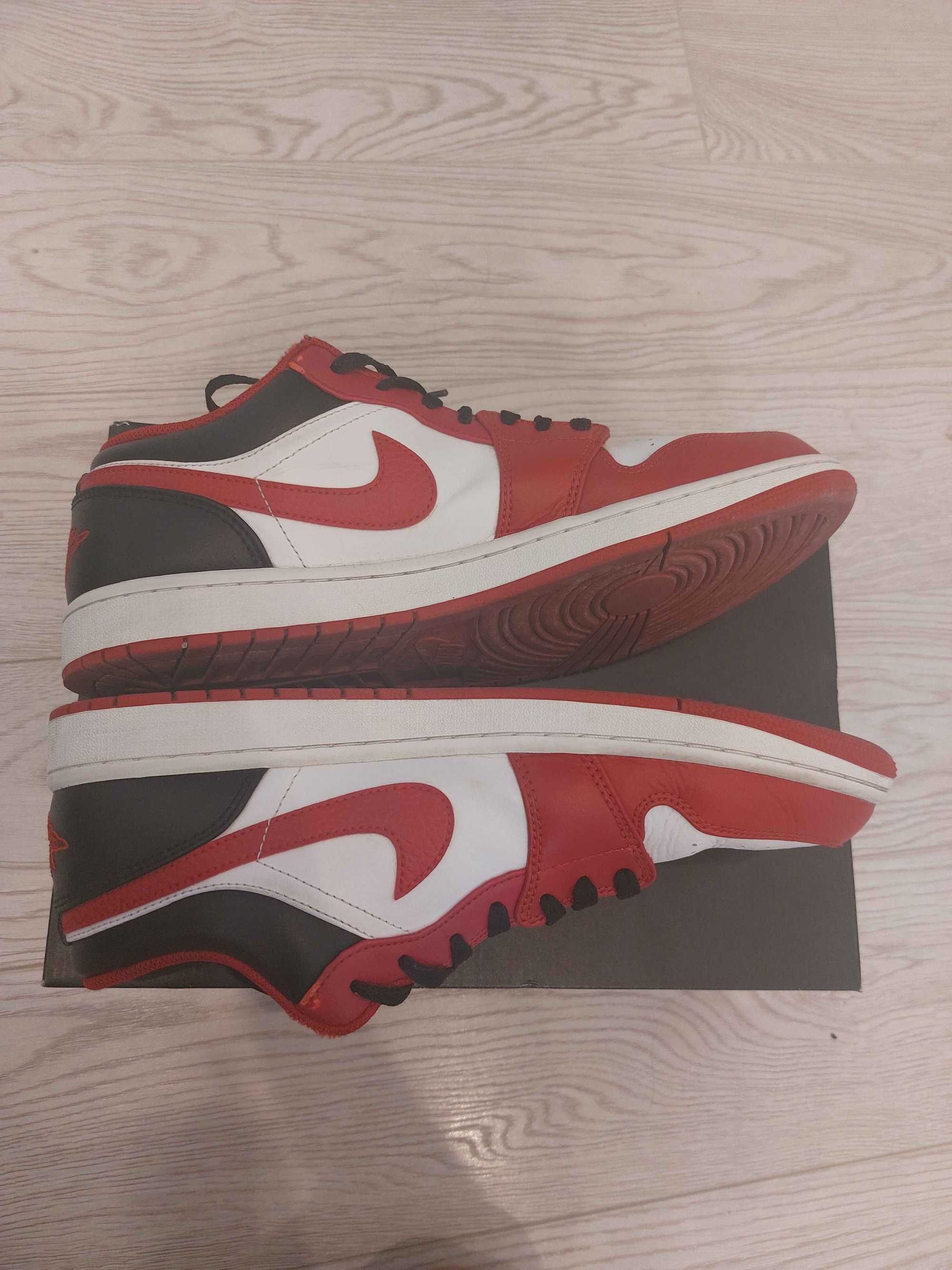 Buty Jordan 1 Low ,,Bulls"