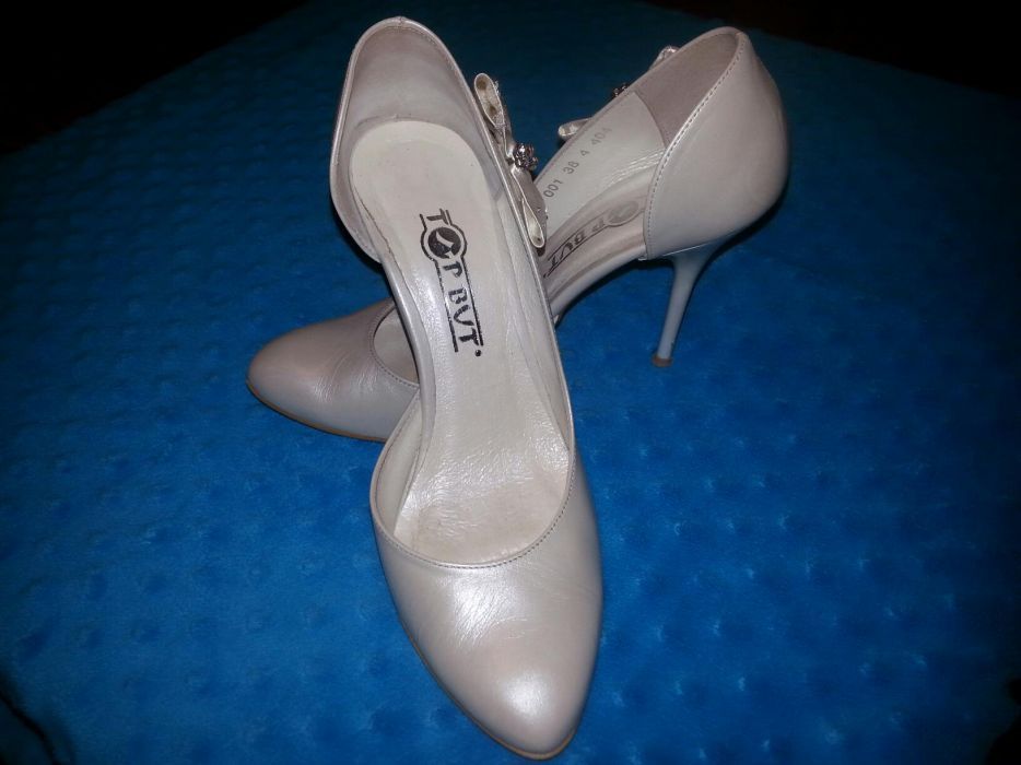 Ecru szpilki,skórzane,ślubne,38 stan b.dobry skóra