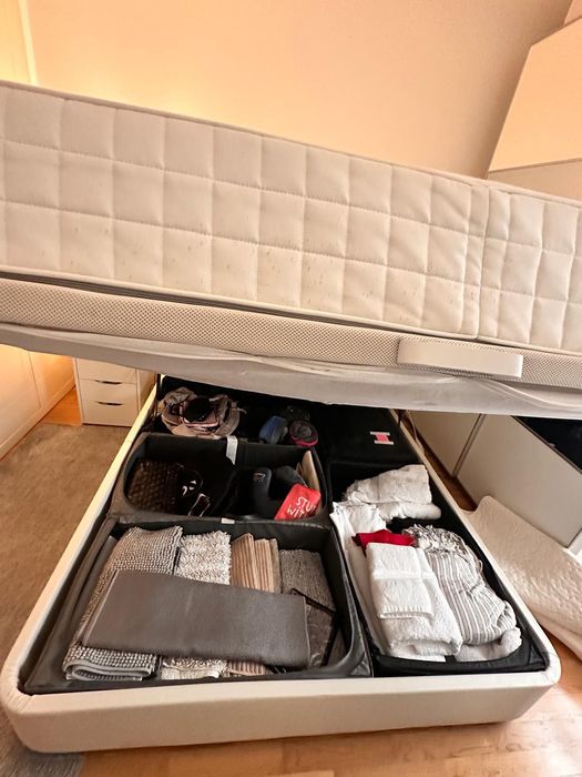 Cama com baú + colchão – conjunto completo em excelente estado