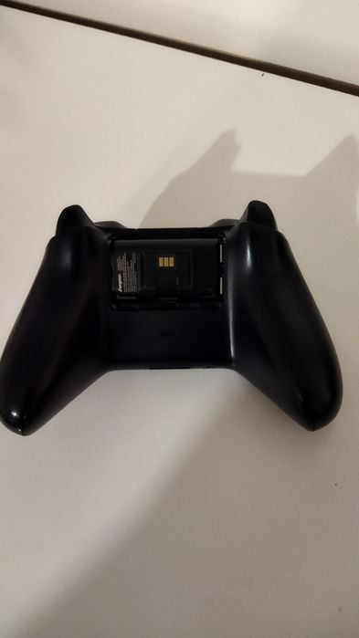 konsola Xbox One + 2 kontrolery/pady+stacja ładująca + zasilacz