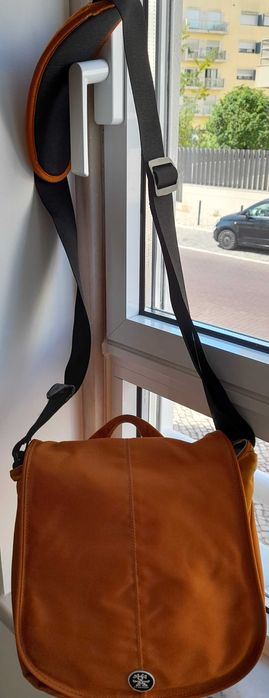 Mochila Crumpler nova para portátil ou tablet