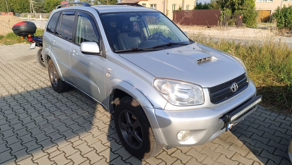 Doposażona Toyota RAV4 II 2.0 D4D