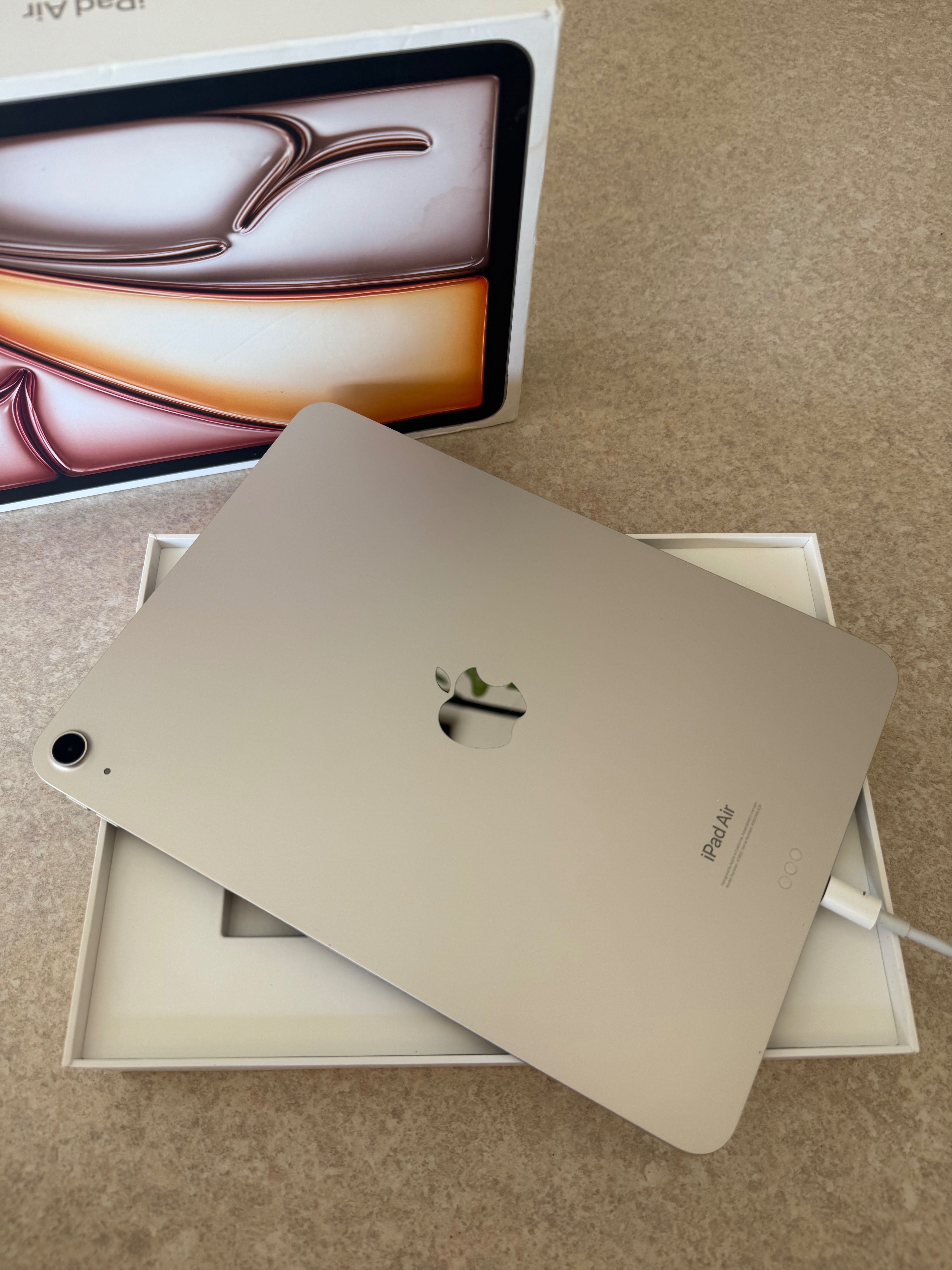 iPad Air 11” M2 | 128GB | Wi-Fi | BDB stan | szkło hartowane | komplet
