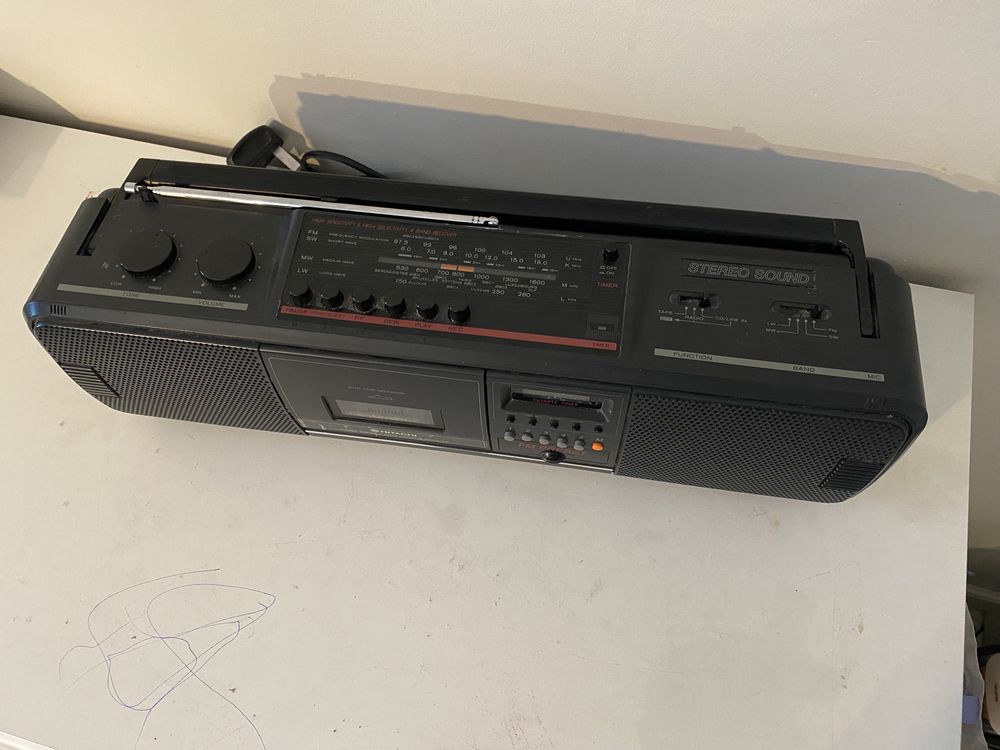 Przenośny magnetofon radiowy/kasetowy Hitachi TRK-P65E Boombox
