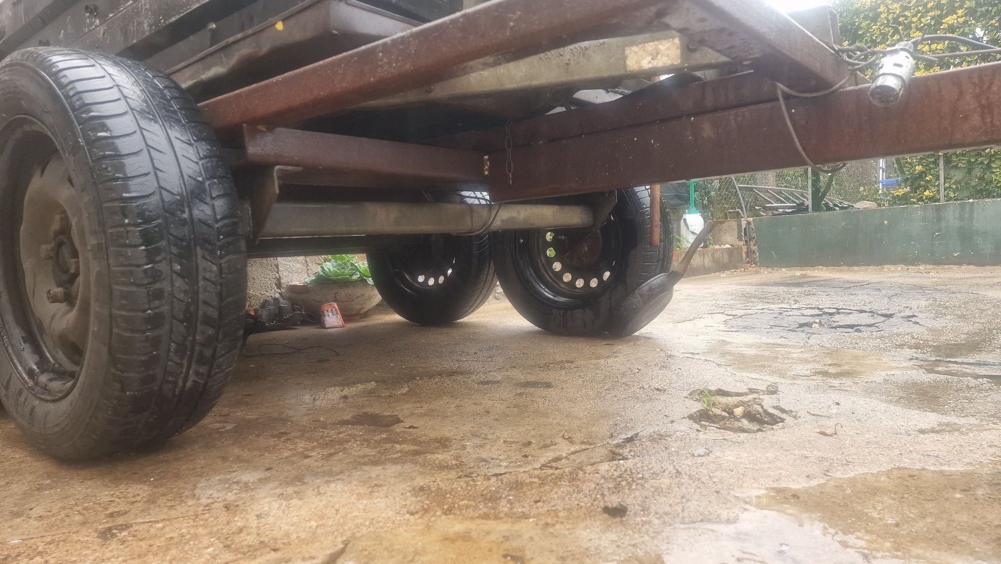 Reboque de 2 eixos