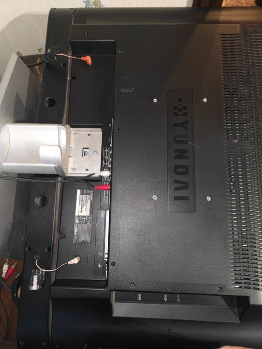 телевизор Hyundai E320D ,32' б.у