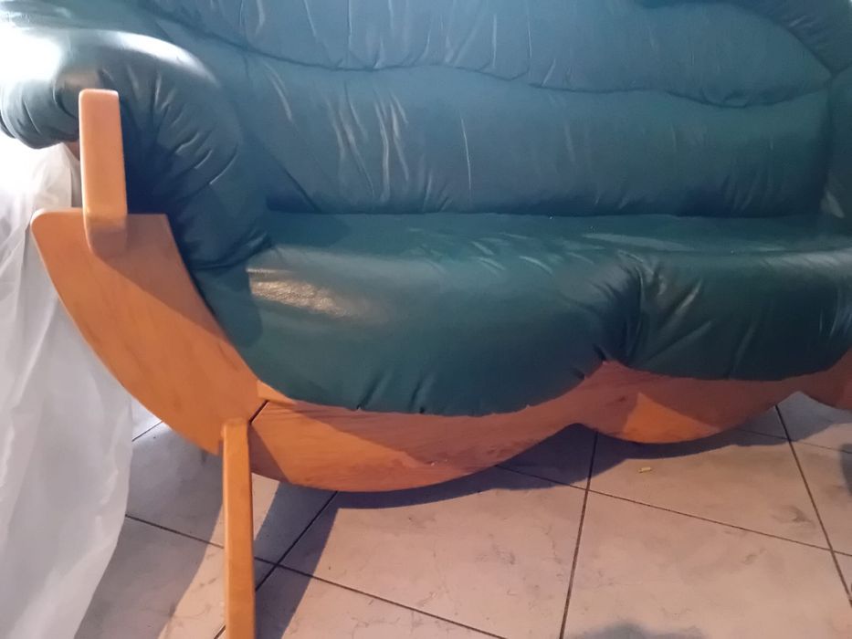 Sprzedam zestaw mebli rozkladany stol z krzelami, wypoczynek skora nat