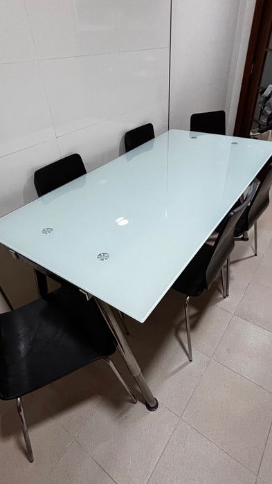 Mesa de Cozinha + 6 Cadeiras — Excelente Oportunidade!