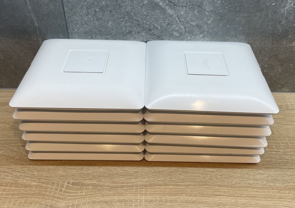 Точки доступу Wi-Fi Ubiquiti UniFi UAP AC 2.4/5 GHz up 1300 Mbps