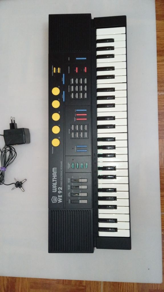 Órgão/Teclado Eletrônico Waltham WE 92 + Carregador