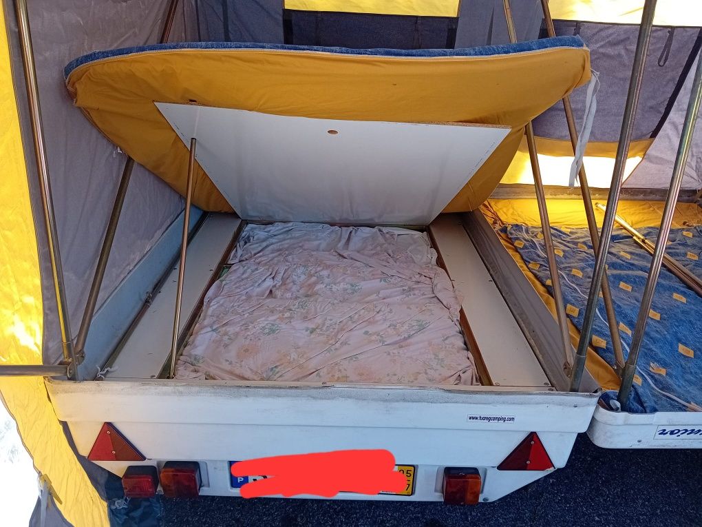 Atrelado tenda com 2 quartos e sala