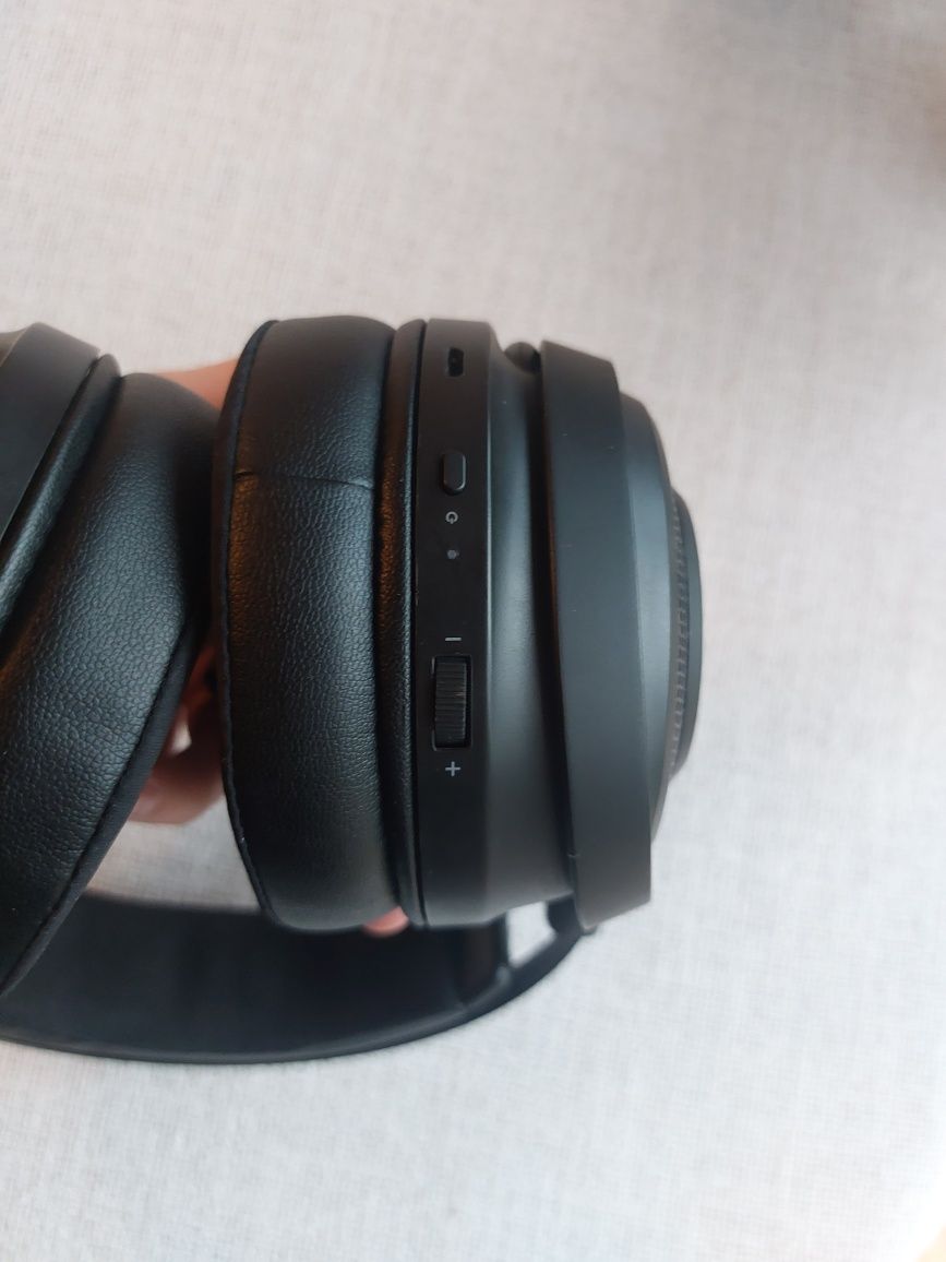 Słuchawki bezprzewodowy Razer Nari Essential jak Nowe.