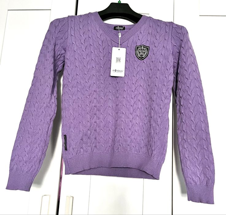 Sweter minouu tarcza