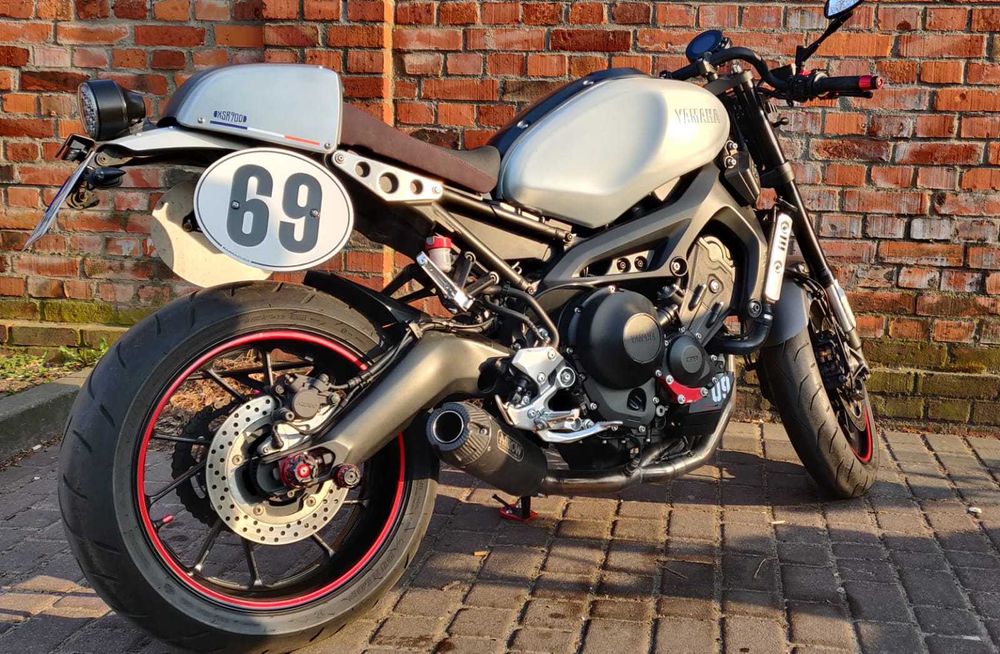 Barracuda numerator tablica number plate kit XSR 900 custom cafe racer