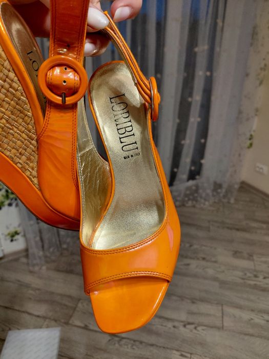 Босоніжки, Італія, шкіра