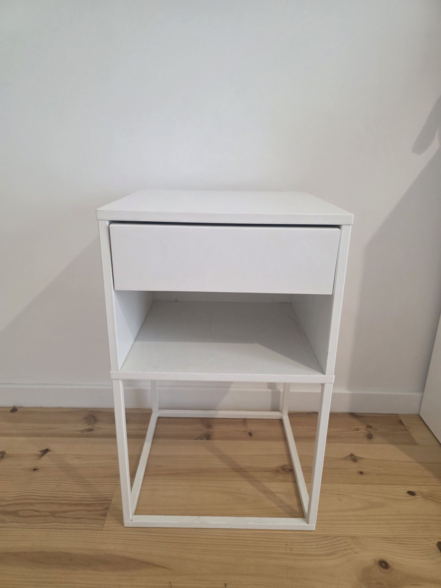 Mesa de cabeceira IKEA