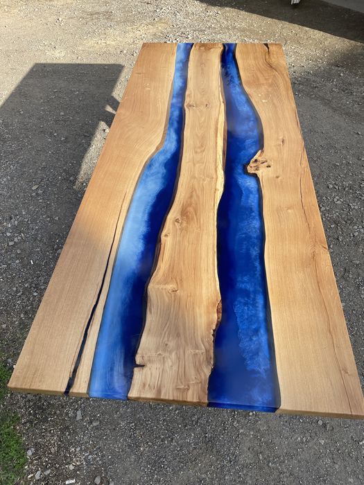 Stoły z dęba i orzecha z żywicy epoksydowej