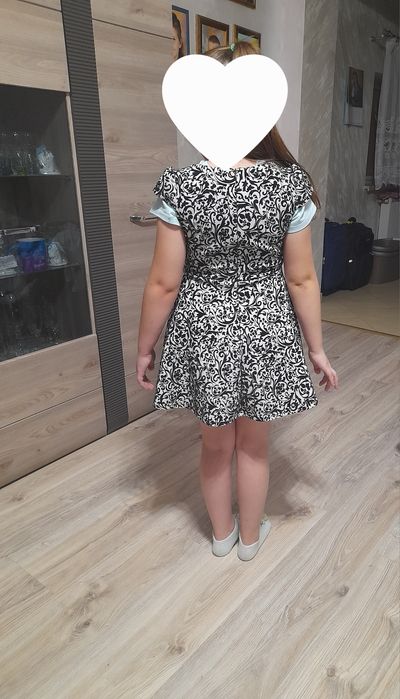 Sukieneczka dla dziewczynki z krótkim rękawem elegancka 122-128, 8 lat