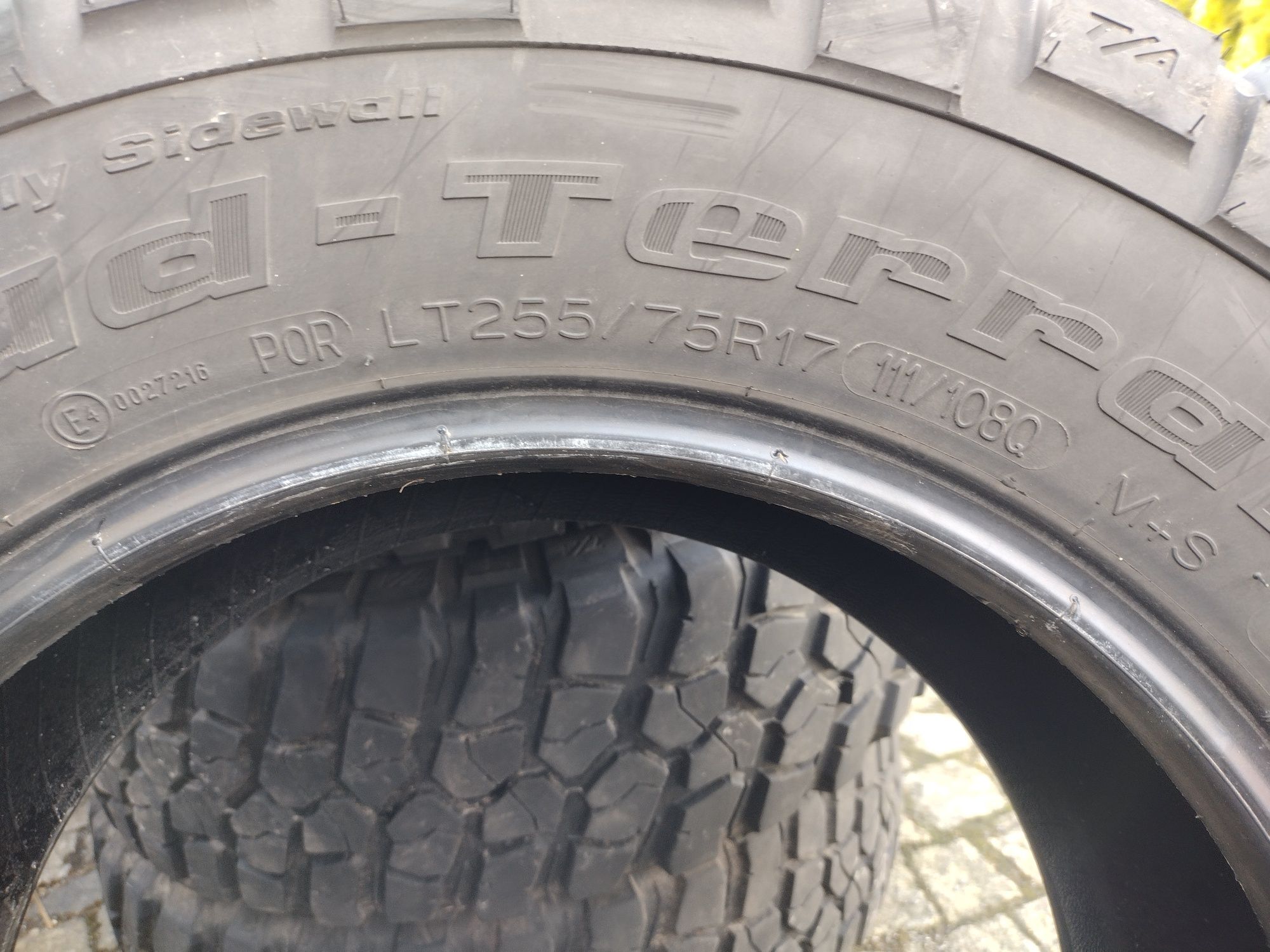 BF Goodrich Mud-Terrain T/A 255/75 R17