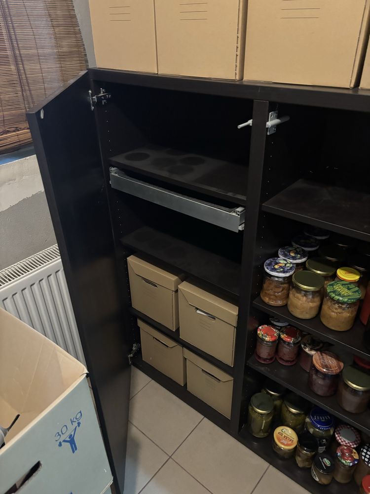 Brązowy kredens, szafka Ikea Besta Inreda