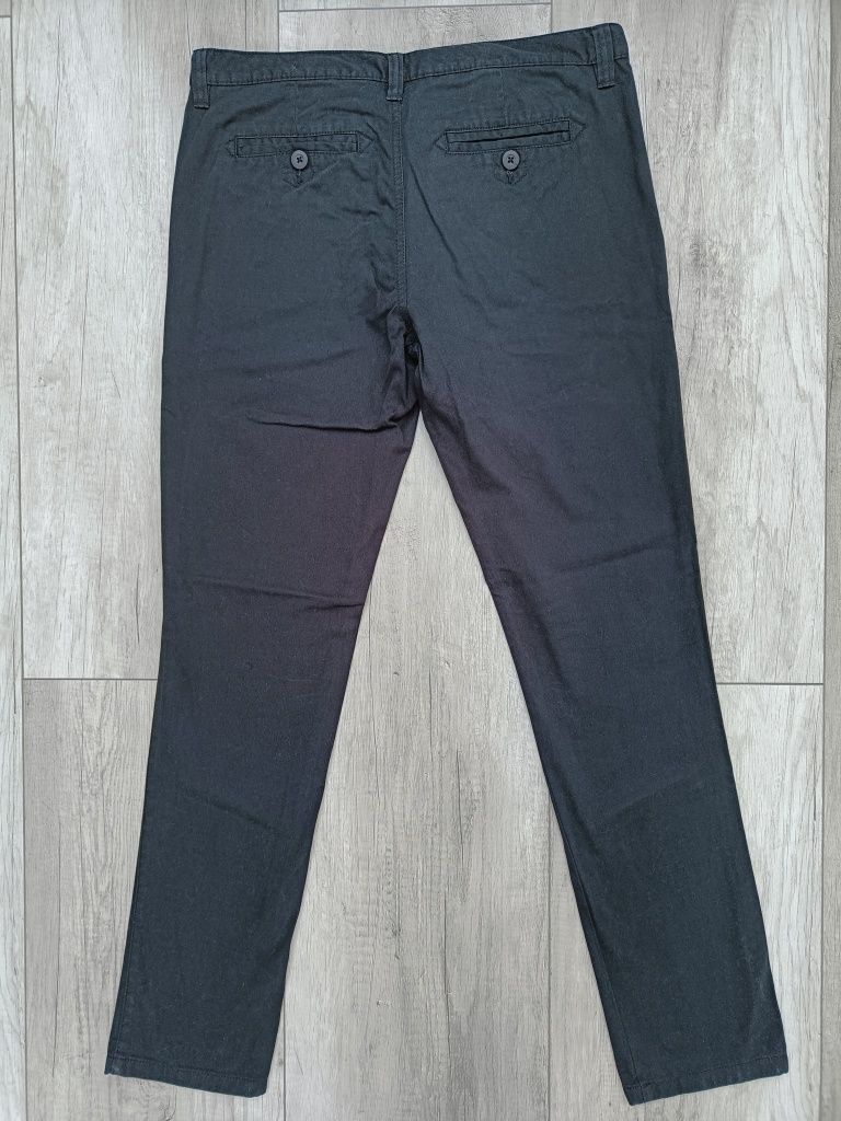 Czarne spodnie męskie proste chinosy, rozmiar L/40 [W34, L32]
