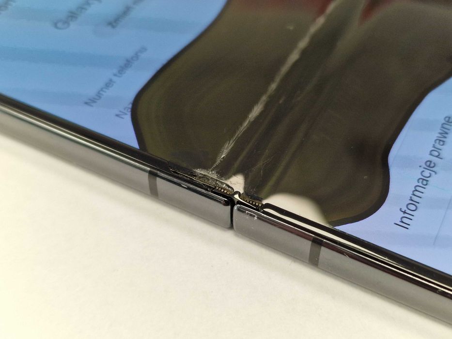 Samsung Galaxy Z Flip4 8GB/ 256GB/ uszkodzony wyświetlacz/ czytaj