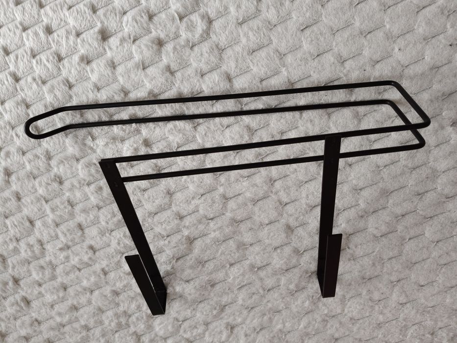 Uchwyt pod półkę na ręcznik papierowy