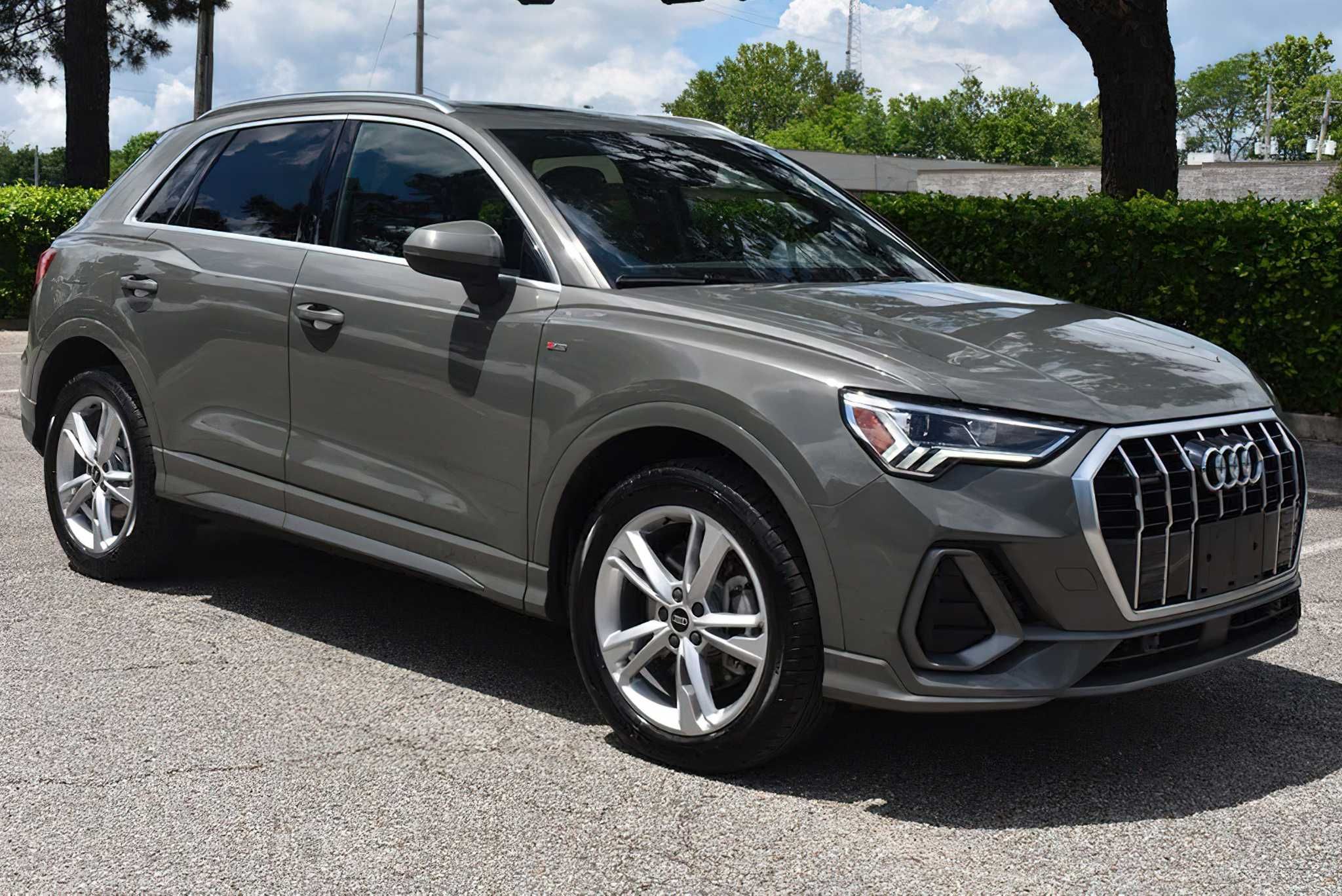 Audi Q3     2021