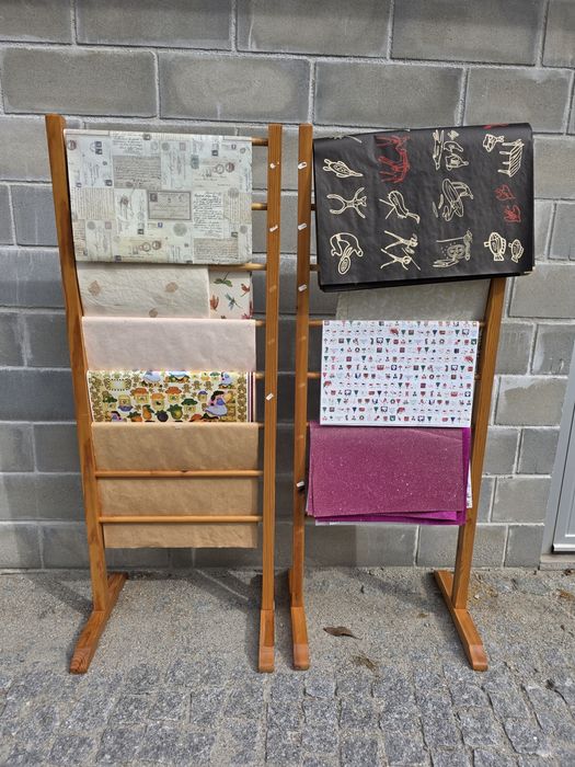 Expositores para Papel em Madeira