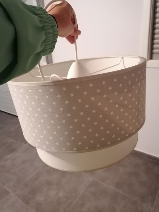 Candeeiro de tecto para quarto de criança