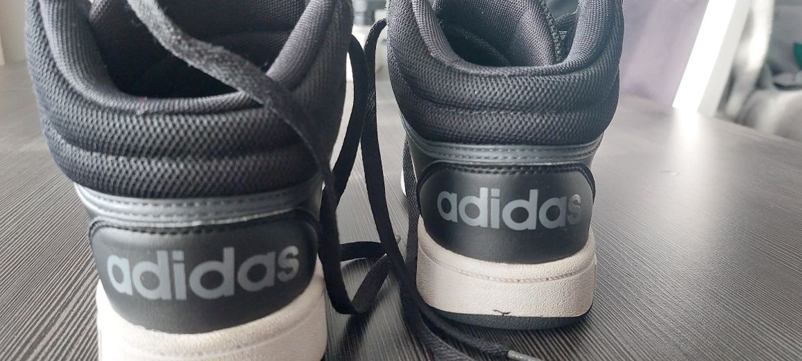 Adidasy,buty marki Adidas rozm.32, czarno-białe